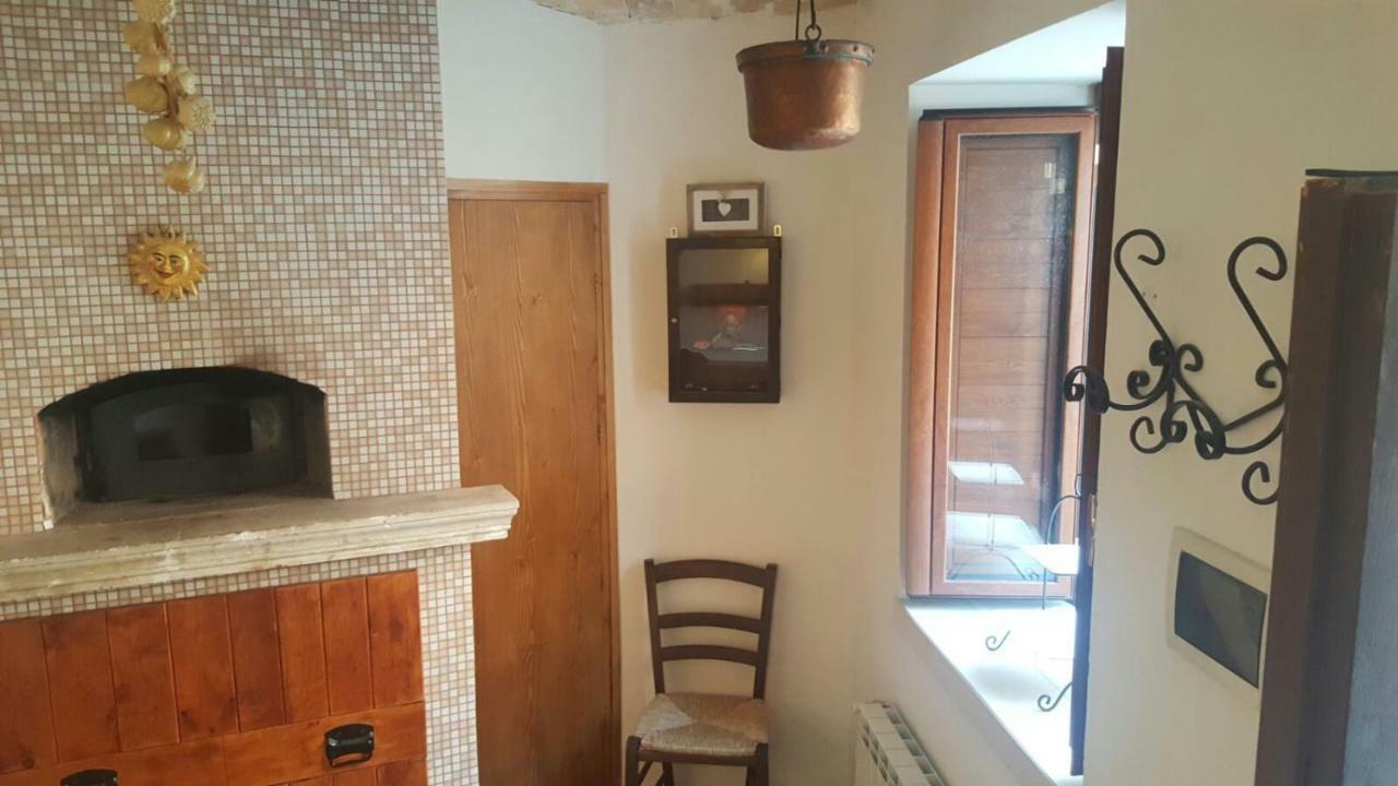 Scaccia Pensieri Villa Cerchio Exteriör bild
