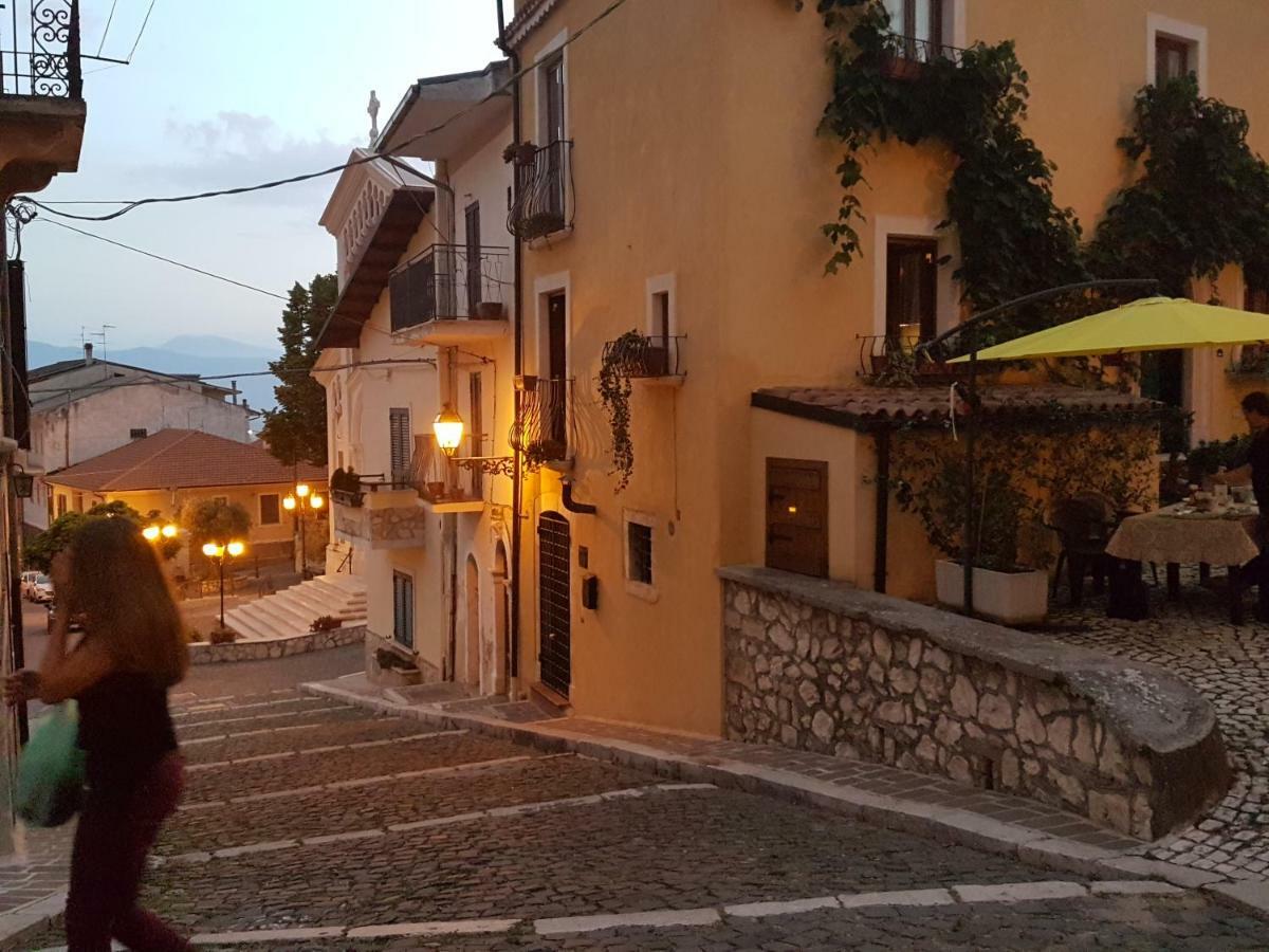 Scaccia Pensieri Villa Cerchio Exteriör bild