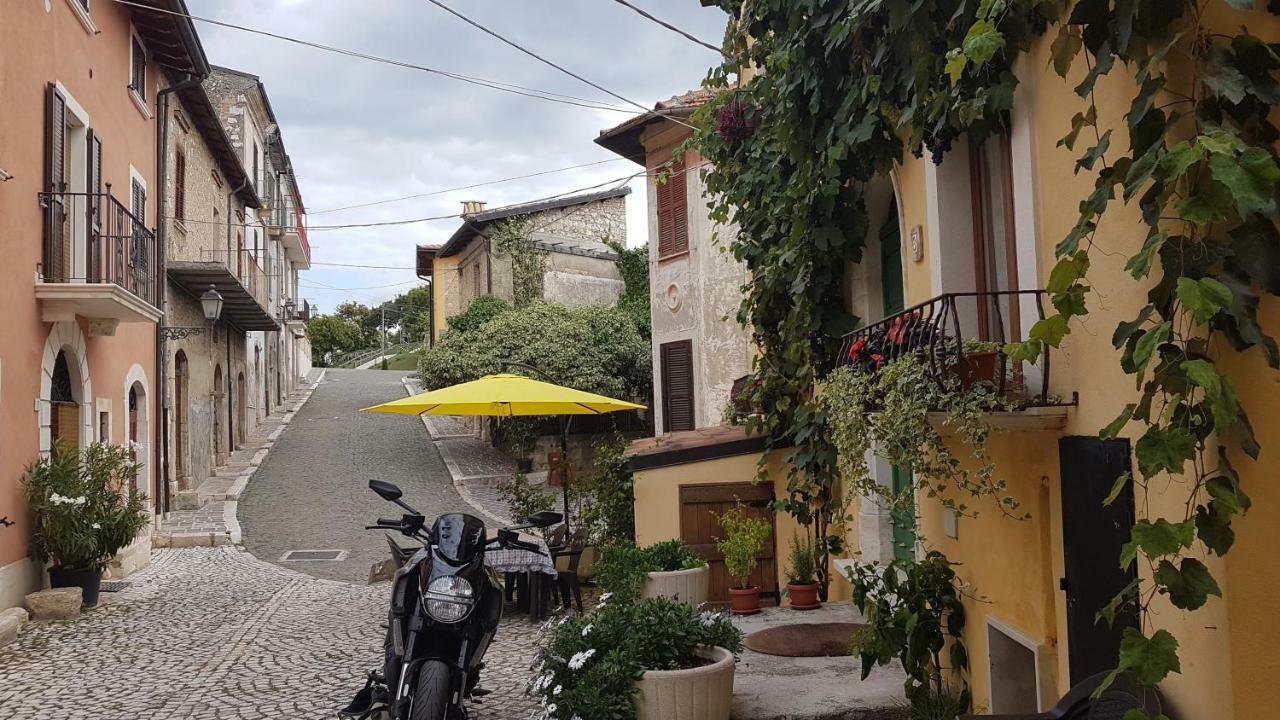 Scaccia Pensieri Villa Cerchio Exteriör bild