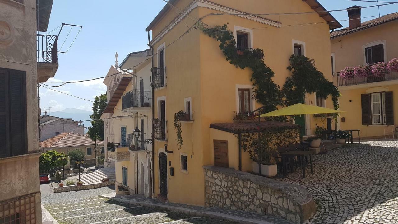 Scaccia Pensieri Villa Cerchio Exteriör bild